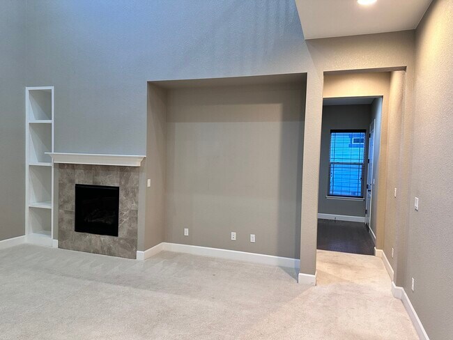 Building Photo - 943 Stagecoach Dr