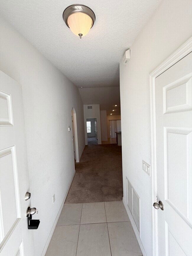 Building Photo - 10 Rainstone Ln