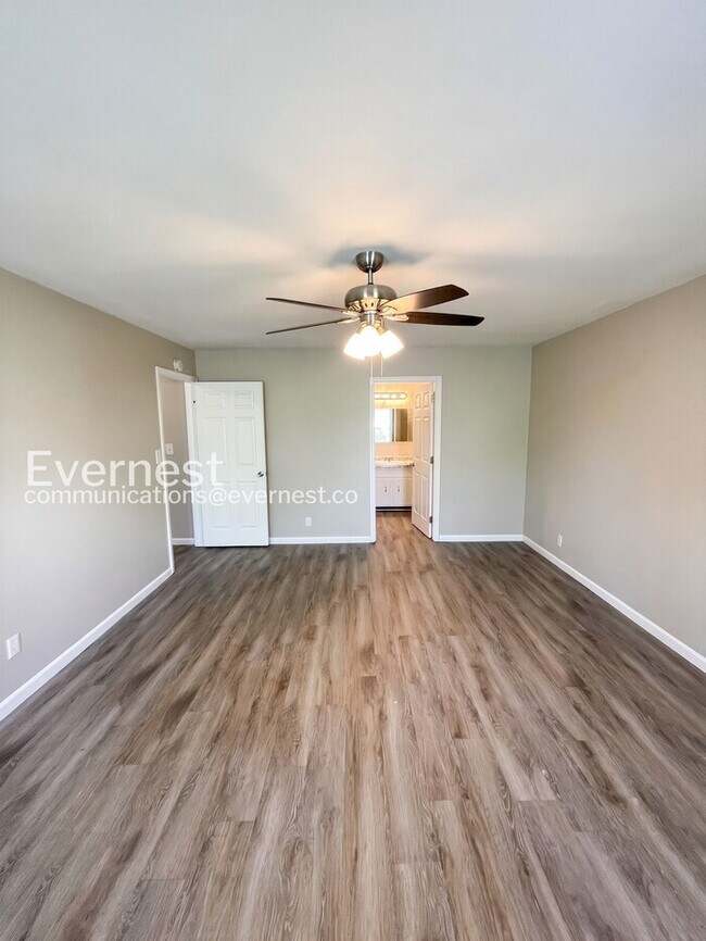 Building Photo - 901 Cimarron Ct