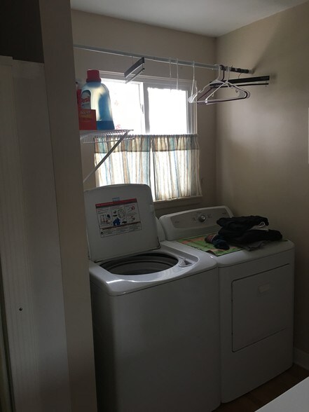 Primary Photo - 1160 E Paddock Dr