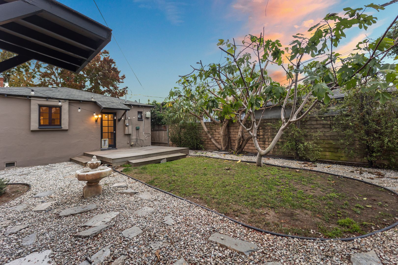 Building Photo - 3781 Greenwood Ave