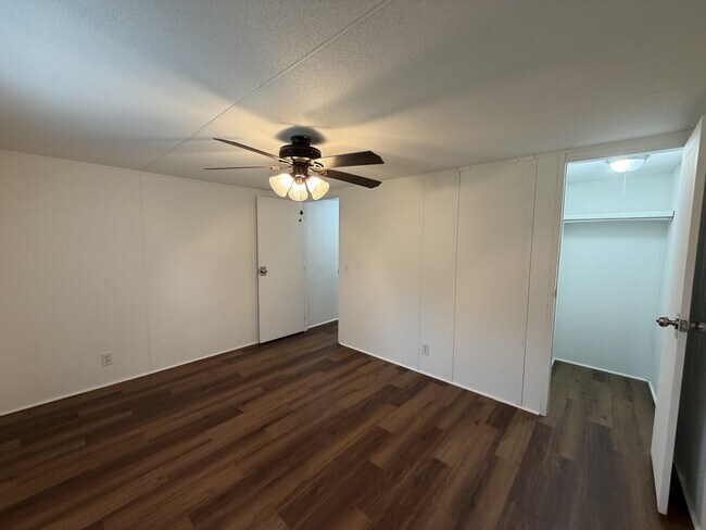 Building Photo - 464 Batchelor Rd