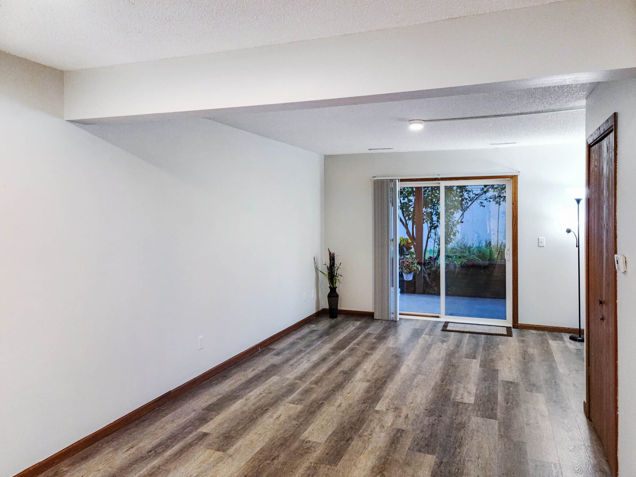 Building Photo - 429 6th Ave