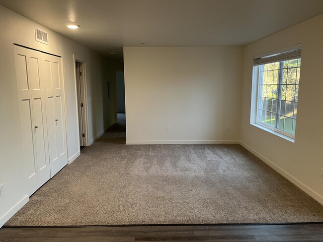 Interior Photo - The Lake Apartments