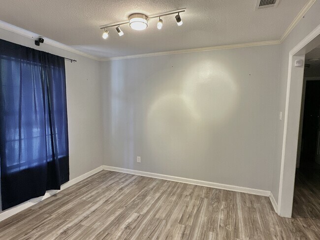 Building Photo - 1111 Timberline Dr