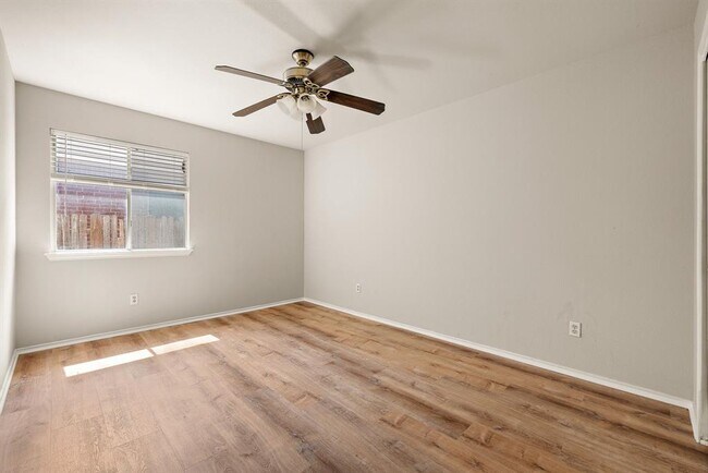 Building Photo - 2560 Vernell Way