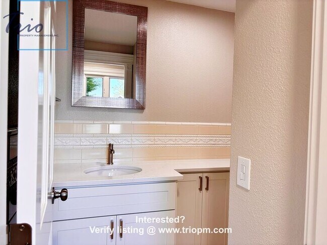 Building Photo - 2693 Chula Vista Dr