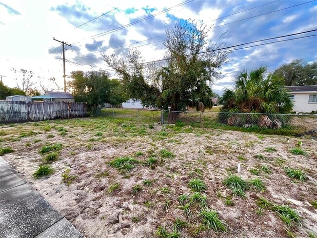 Building Photo - 4810 Flora Ave