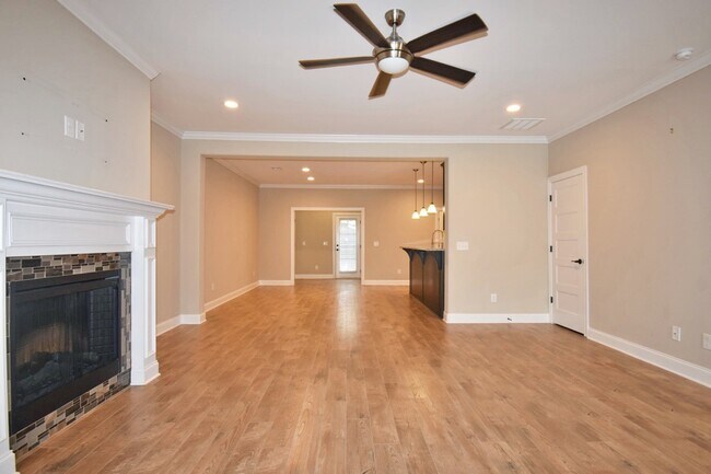 Building Photo - Gorgeous 3BR luxury Murfreesboro townhome ...