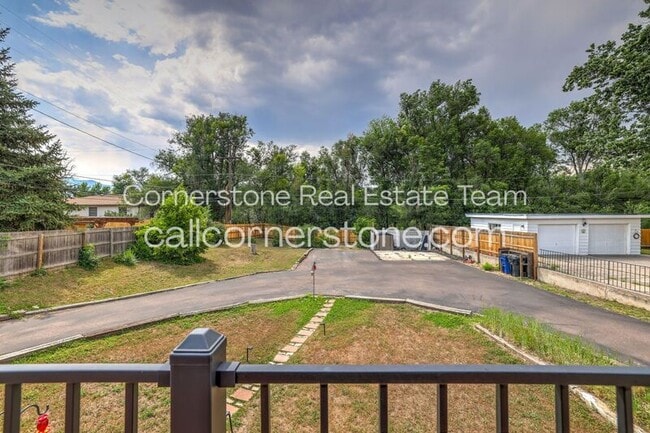Building Photo - 1410 Custer Ave