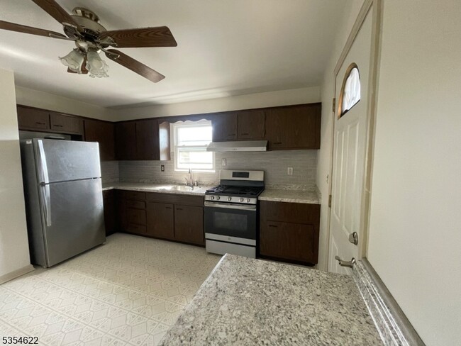 Building Photo - 331 Boxwood Ct