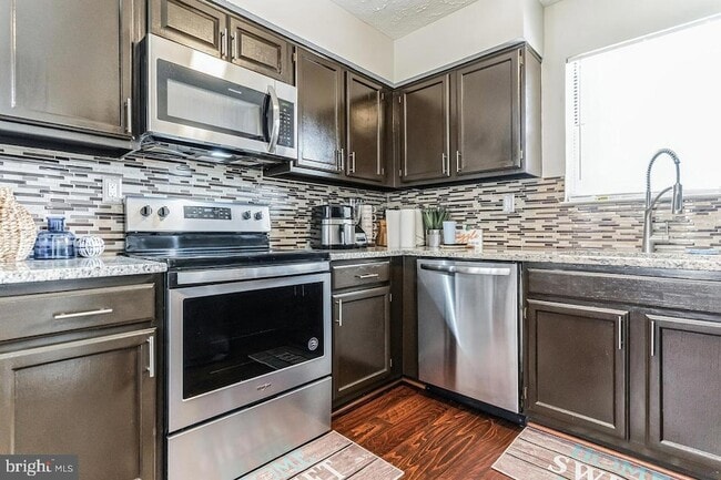 Building Photo - 6103 Red Squirrel Pl