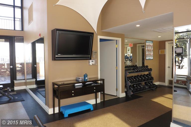 Building Photo - 2451 Midtown Ave