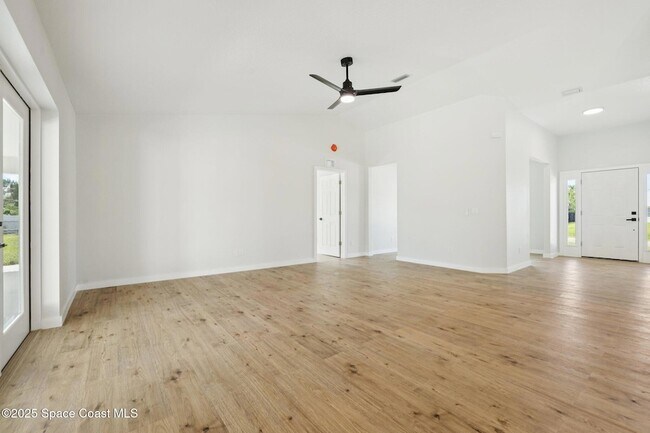 Building Photo - 1441 Eldron Blvd SE