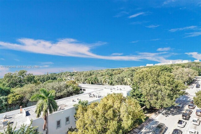 Building Photo - 301 Altara Ave