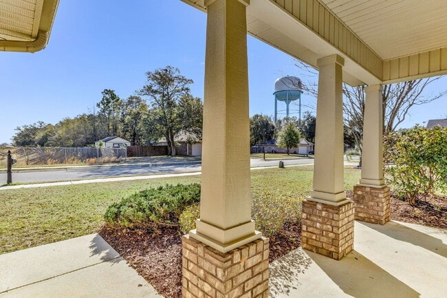 Building Photo - 5441 Pescara Dr