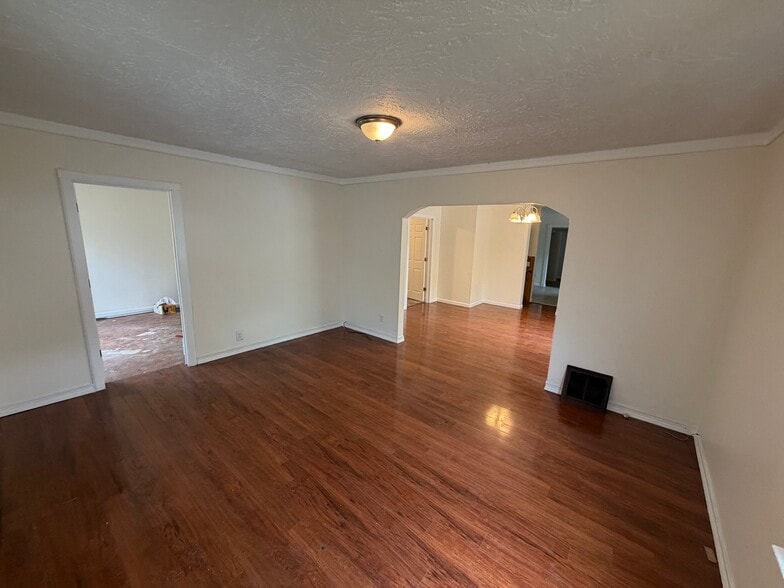 Building Photo - 3209 Dix Ave