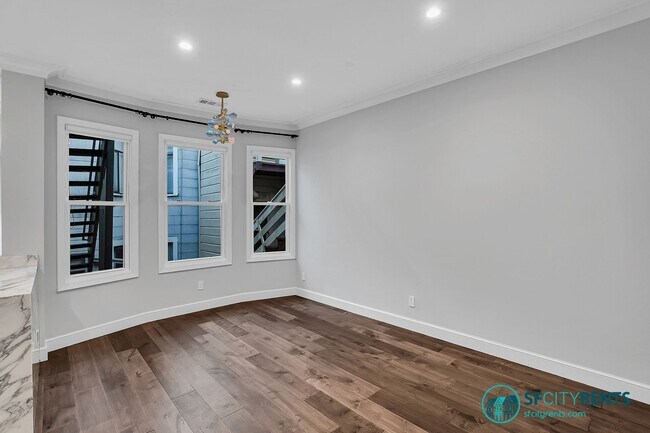 Building Photo - Russian Hill: Remodeled Top Floor Flat w/ In-Unit W/D, A/C, Private Roof Deck & Garage Parking w/...