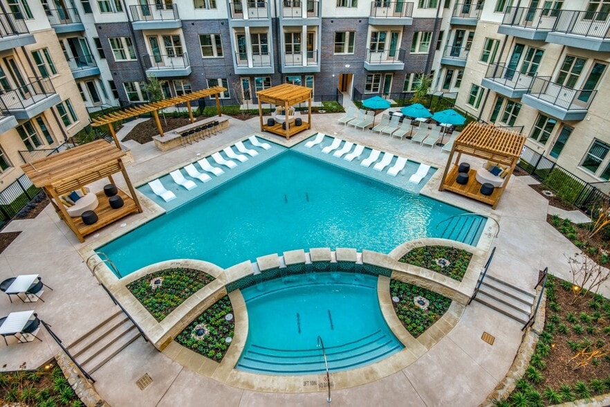 Primary Photo - Luxia Gallery House