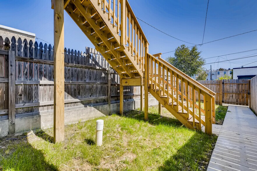 Building Photo - 3449 Chestnut Ave