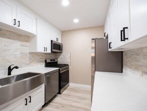 Building Photo - 8314 Bowling Green Dr