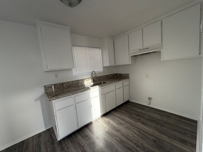 Building Photo - WoW 1 Bd 1 Ba House with a Yard and Laundry Hookups