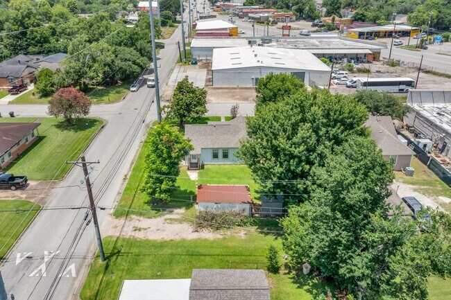 Building Photo - 7304 Kinney St