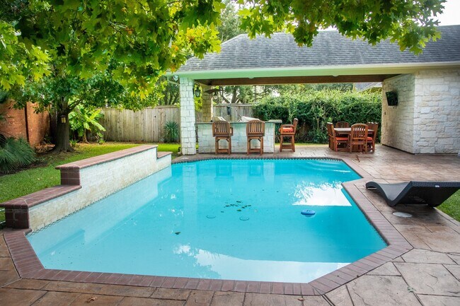 Building Photo - 3039 Bonnebridge Way Blvd