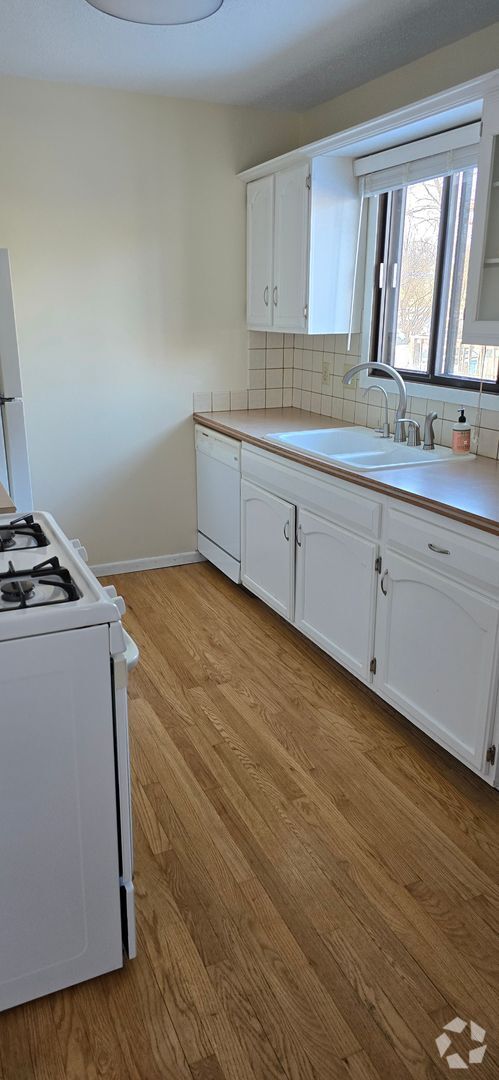 Building Photo - Charming 3-Bedroom+Bonus Room Home for Rent
