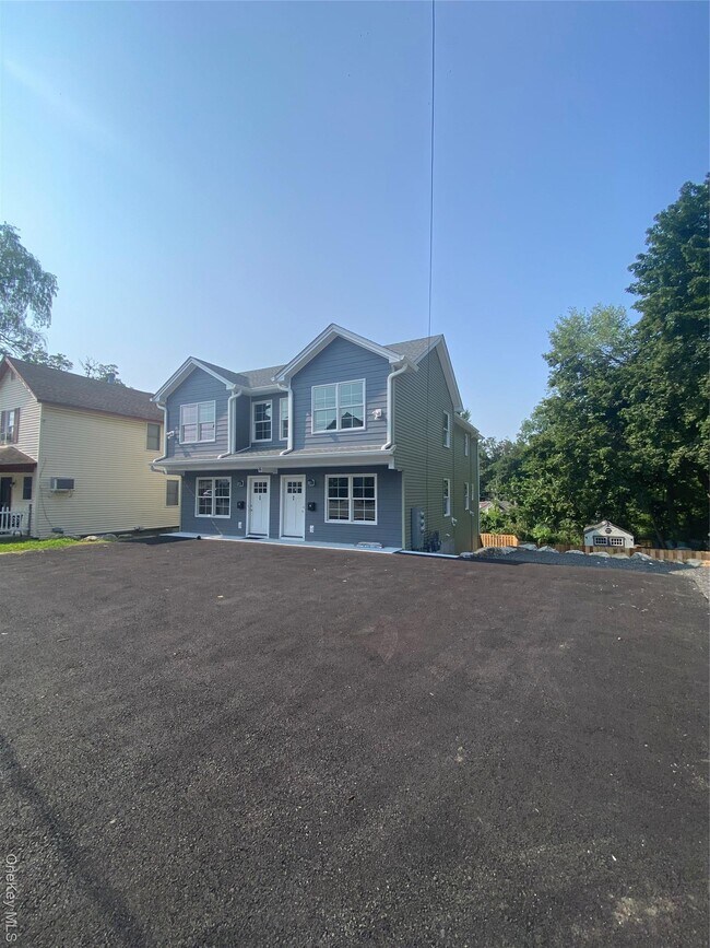 Building Photo - 6 Sweezy Ave