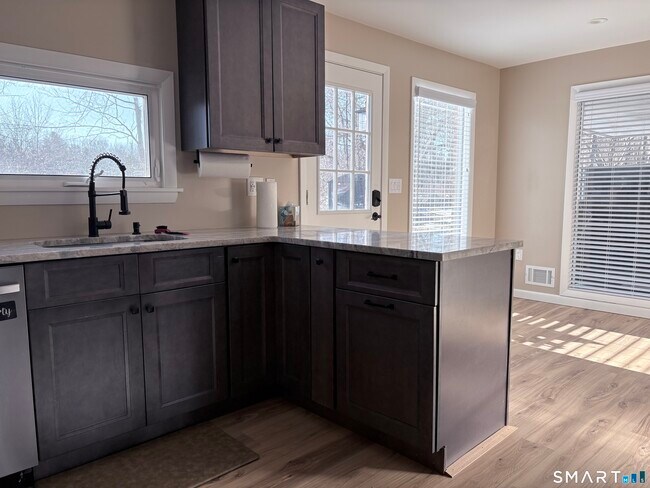 Building Photo - 80 Balaban Rd