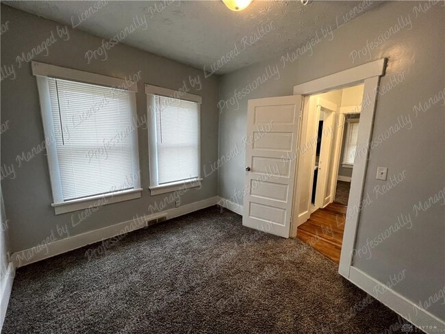 Building Photo - 44 Bluecrest Ave