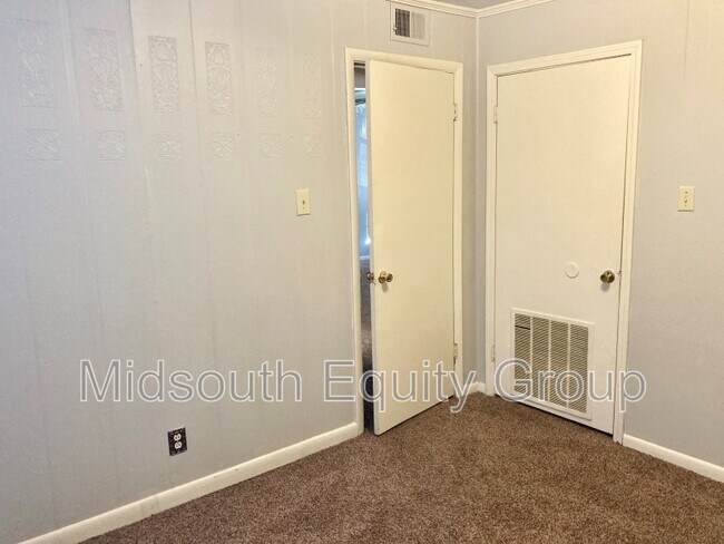 Building Photo - 117 Parkburg Rd