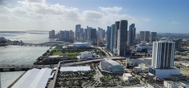 Building Photo - 1750 N Bayshore Dr