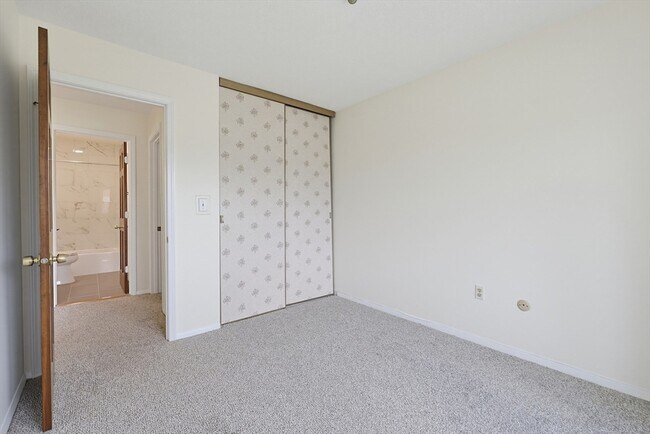 Building Photo - 52 Rosewood Dr