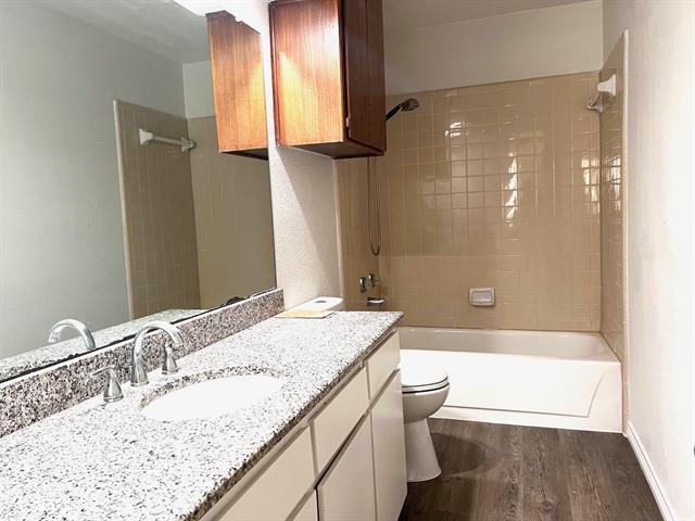 Building Photo - 2121 Stone Moss Ln