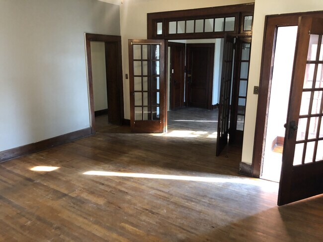 Building Photo - 2081 Garfield Ave