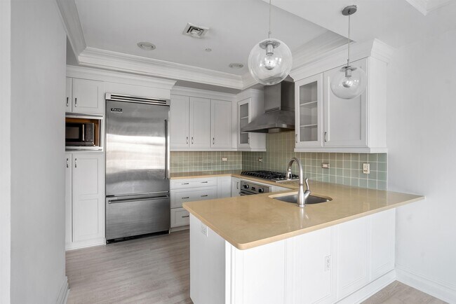 Building Photo - 34 Cambridge Wy