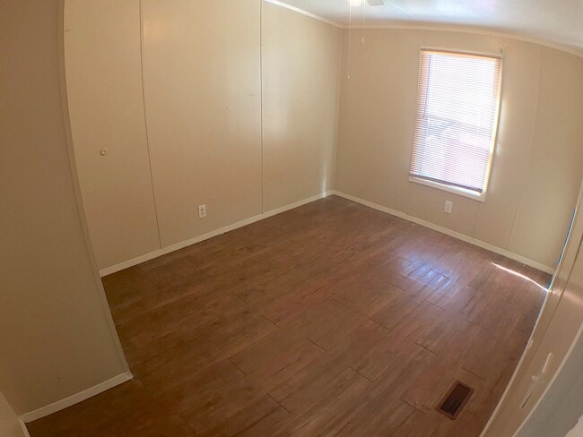 Building Photo - East El Paso 3 bed Refrig A/C
