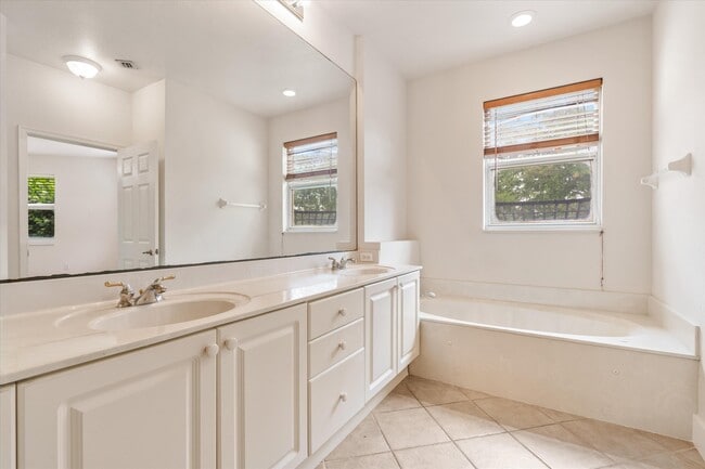 Building Photo - 2916 Deer Creek Country Club Blvd