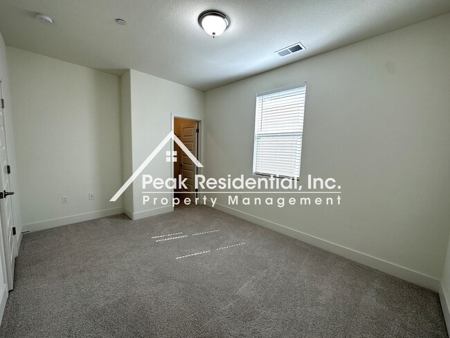 Building Photo - Beautiful Newer Elk Grove 3bd/2.5ba Home with 2 Car Garage