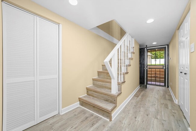 Building Photo - 14213 S Dearborn St