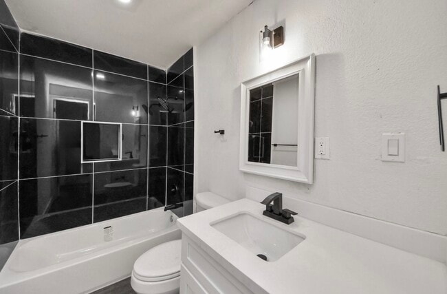 Building Photo - 7640 Broadview Dr