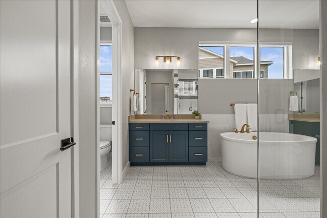 Building Photo - $7,495.00, Stunning 6 bed, 5 bath Ranch-St...
