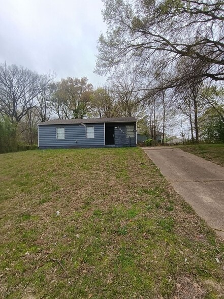 Building Photo - 2551 Dakar Ave