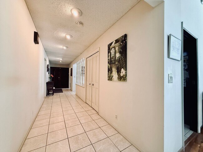 Building Photo - Available August 1st! Beautiful fully furnished single-story home located in the prestigious Span...