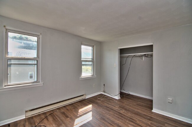 Building Photo - 359 Hanover St