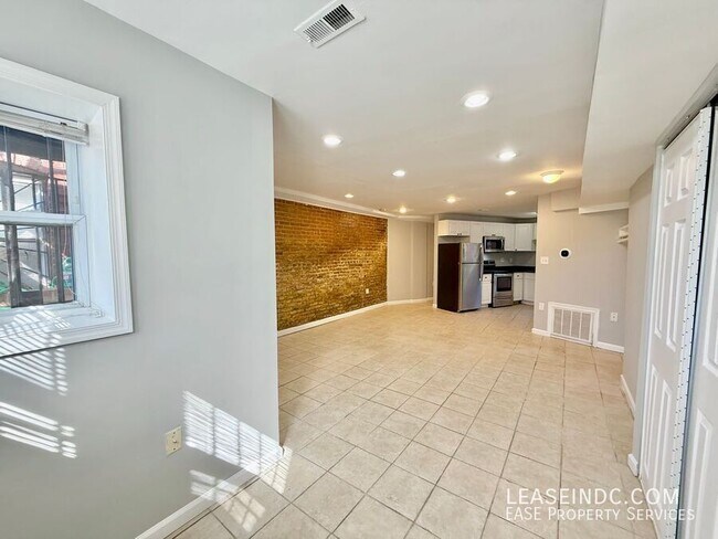 Building Photo - 203 R St NW