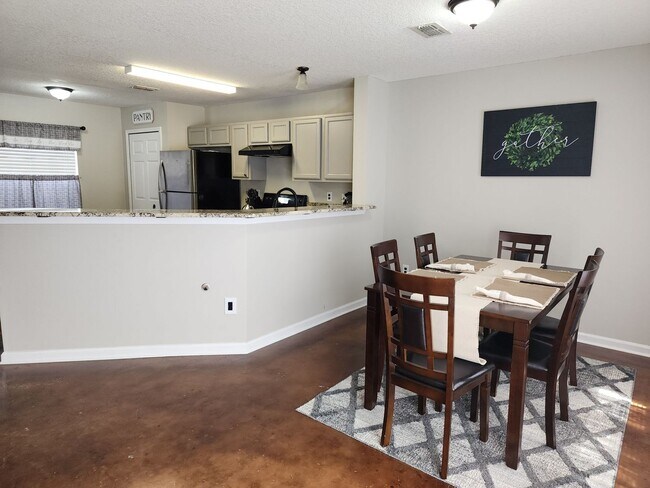 Building Photo - Fleming Island... TWO WEEKS FREE!!!