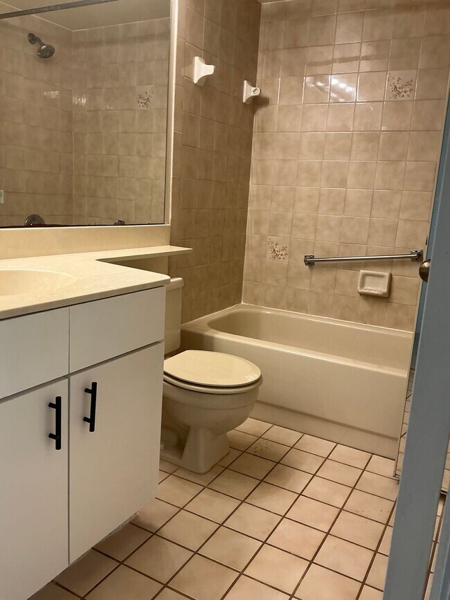Building Photo - 2506 SE Anchorage Cove